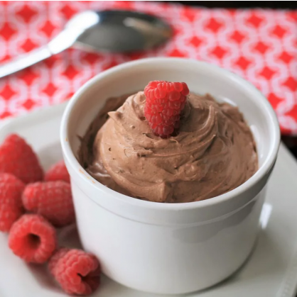 Aprenda a fazer um delicoso mousse de chocolate keto